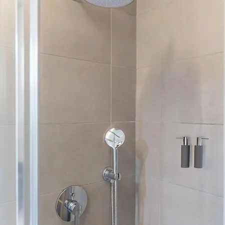 Daire Cadorna House In